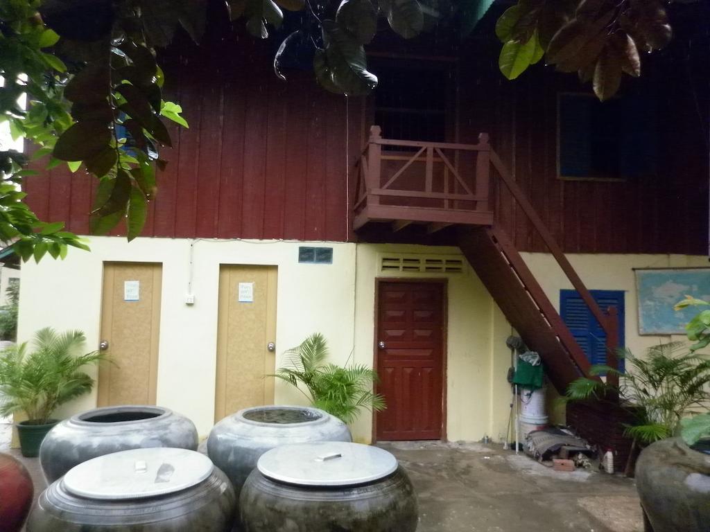 Meas Family Homestay Angk Ta Saom Exterior photo