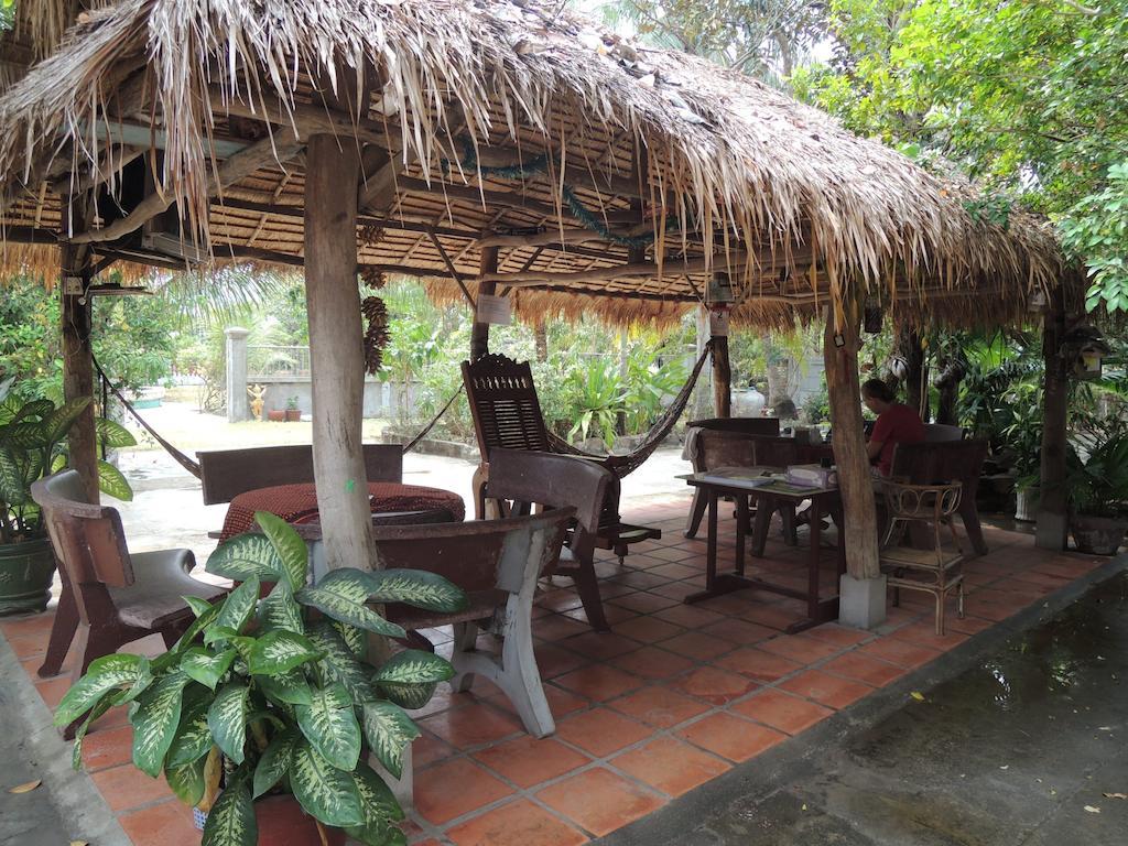 Meas Family Homestay Angk Ta Saom Exterior photo