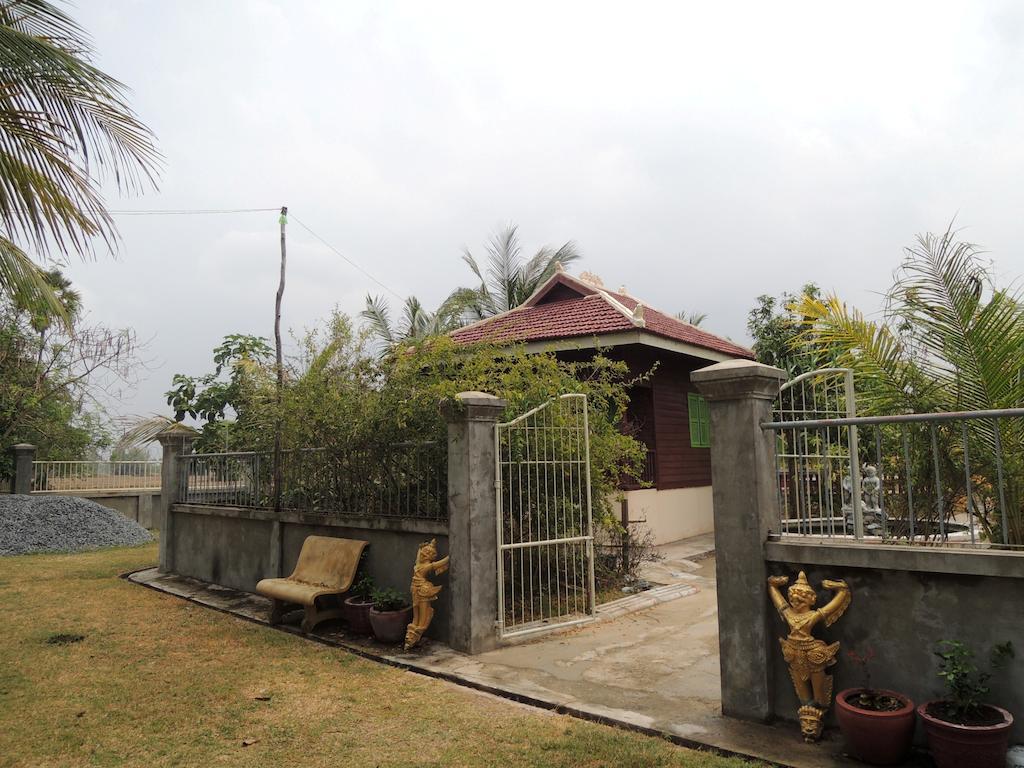 Meas Family Homestay Angk Ta Saom Exterior photo